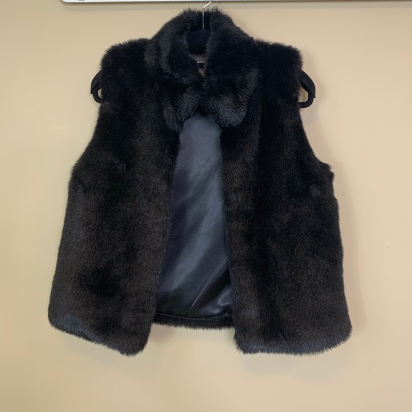 Valerie Stevens Black Faux Fur Vest Sm 